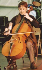 Anke Peeters: cello, bodhran, zang